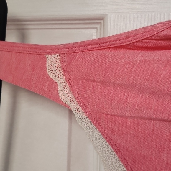 Voglo/Pennington's  Night Gown - Picture 4 of 6